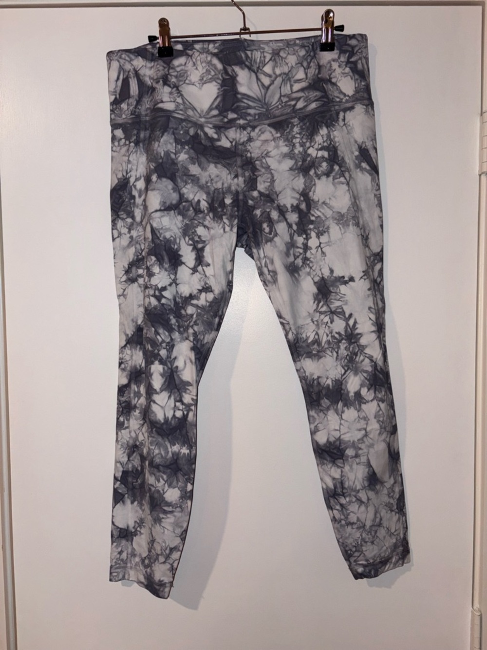 Athleta Black & White Tie-Dye Leggings